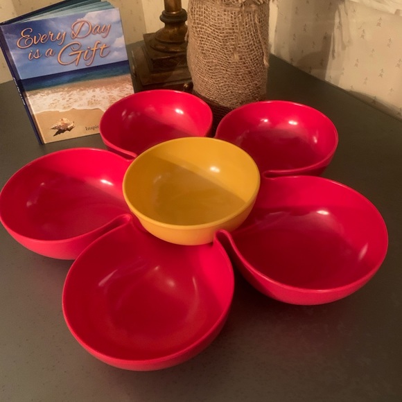 Pier1 Kitchen Pier Melamine Daisy Chip And Dip Server 5 Red Petals